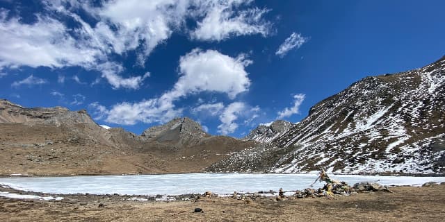 ice-lake-manang-trek picture